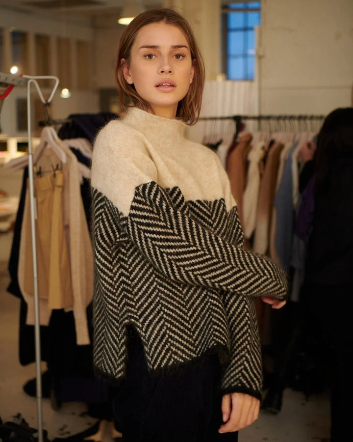 Zoya herringbone oversized turtleneck sweater – image 6