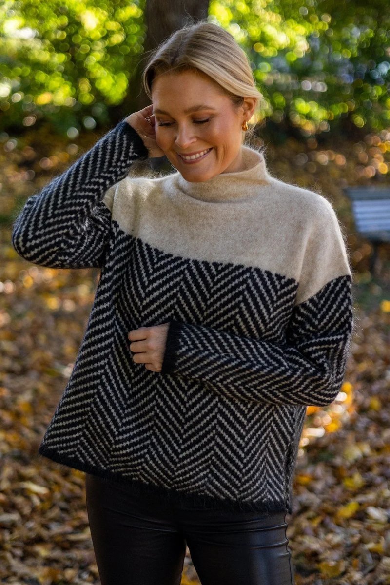 Zoya herringbone oversized turtleneck sweater – image 4