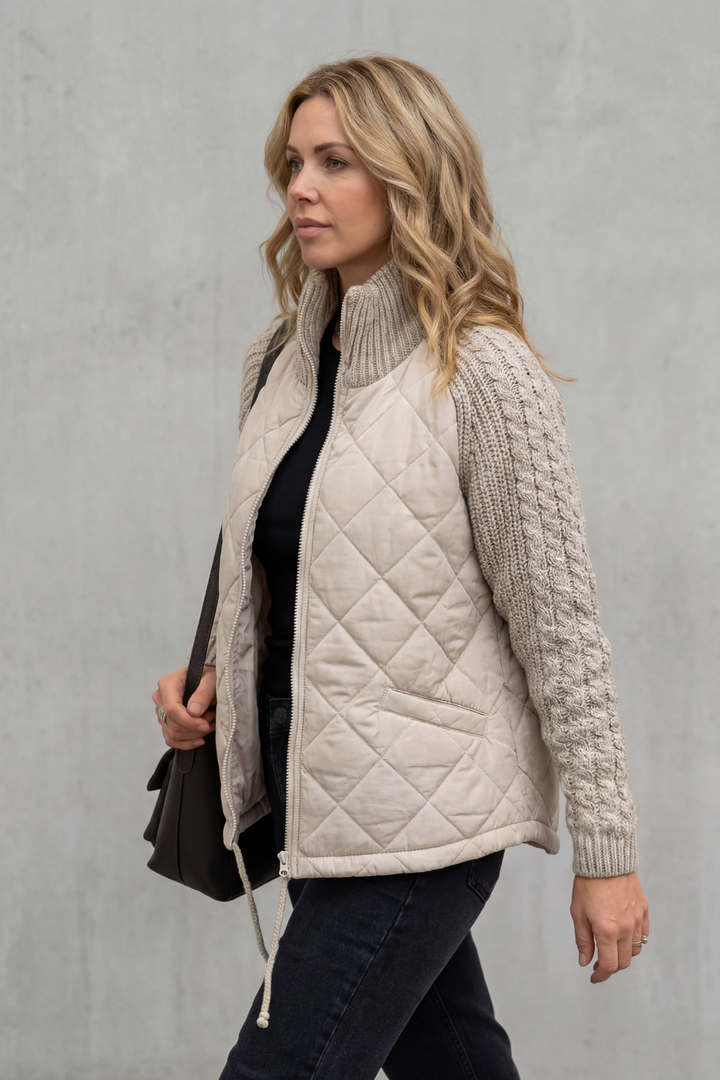 Sierra quilted puffer jacket with knit trim – image 3