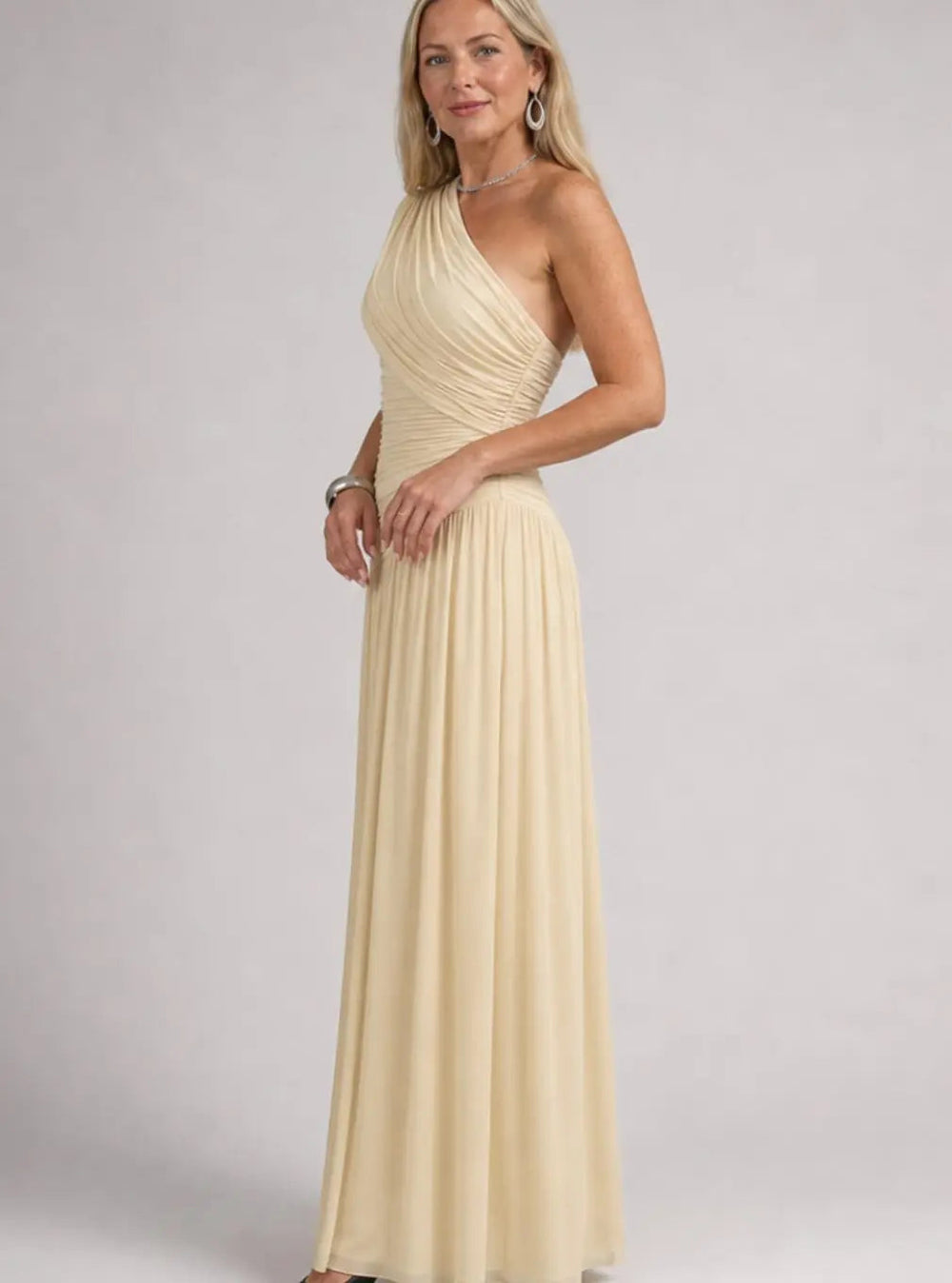 Everleigh gathered one shoulder maxi dress with split – image 2