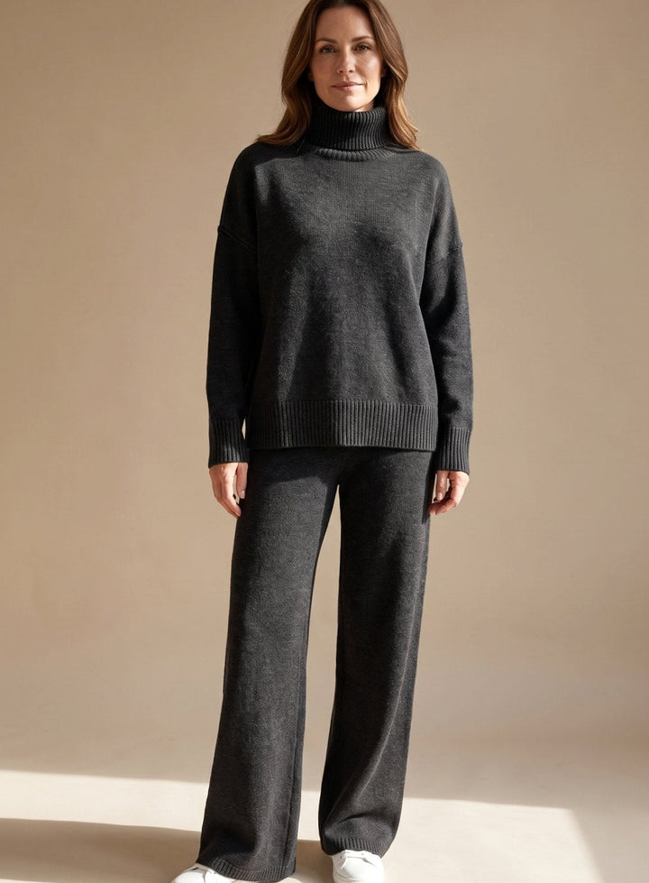 Clarisse oversized turtleneck lounge set – image 10
