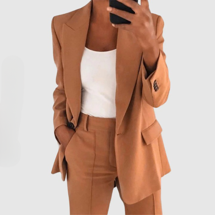 Camilla tailored blazer and pants suit – image 3