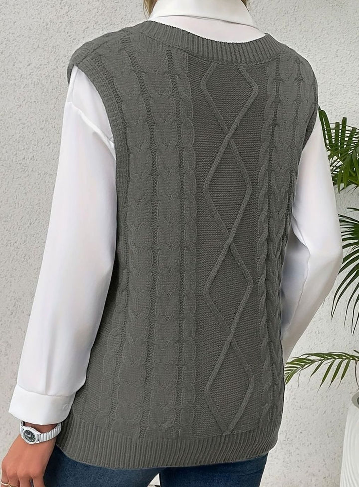 Lucy cable knit V neck sweater vest – image 9
