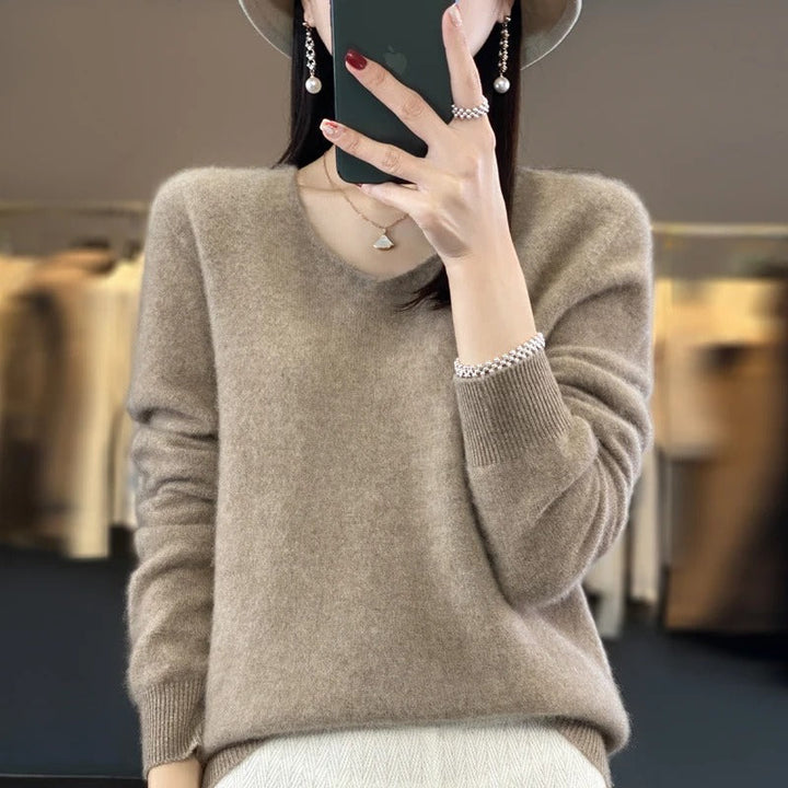Lillian v neck wool sweater – image 15